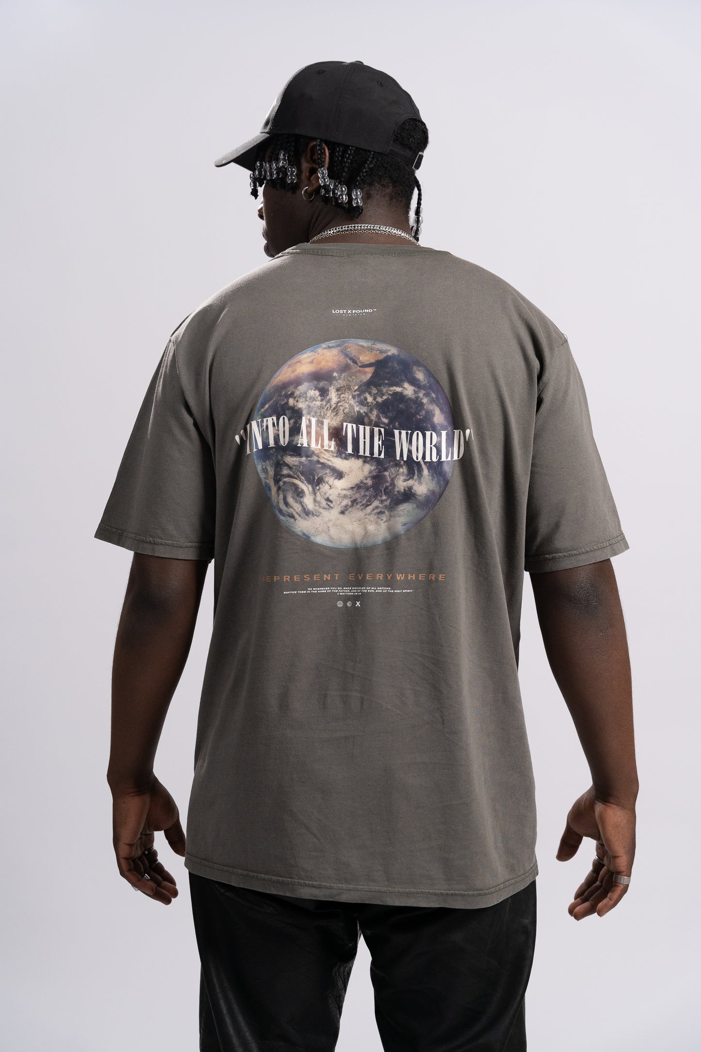 OVERSIZED TEE V2 "INTO ALL THE WORLD"